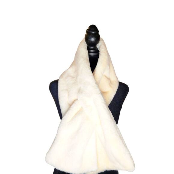 APPARIS Bambi Faux Fur Scarf - Picture 2 of 11